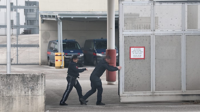 Shortly afterwards, reinforcements arrived.