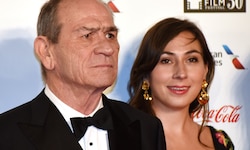 Tommy Lee Jones 2017 bei einer Premiere mit seiner Tochter Victoria.