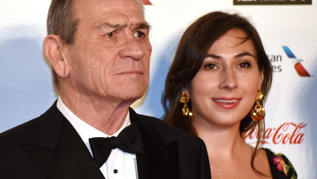 Tommy Lee Jones 2017 bei einer Premiere mit seiner Tochter Victoria.