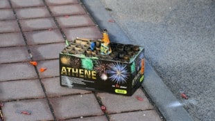 Der Bub hantierte mit einem Böller im Innenhof einer Wohnanlage, als dieser in seiner Hand ...