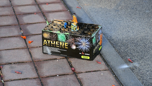 Der Bub hantierte mit einem Böller im Innenhof einer Wohnanlage, als dieser in seiner Hand ...