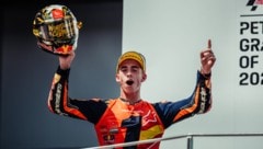 2024 gab Pedro Acosta sein MotoGP-Debüt auf der KTM RC16 und stellte seine Anpassungsfähigkeit ...