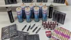 Teile der unter dem Bett gefundenen Böller.