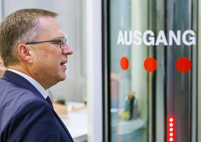 August Wöginger beim Prozessauftakt in Linz