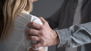 Ein Streit zwischen einem Paar uferte in Gewalt aus (Symbolbild).