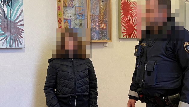Die 15-Jährige hatte den Gerichtstermin verschlafen und musste von der Polizei vorgeführt ...