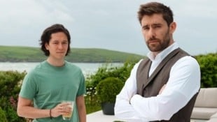 Rosamunde-Pilcher-Schauspieler Kerim Waller (rechts) ist dem Tod von der Schippe gesprungen.