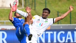 Hoch das Bein! Auch sportlich könnte es für Chibuike Nwaiwu (re.) weit hinauf gehen.