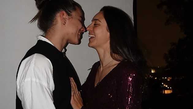 Es ist offiziell: Lena Oberdorf (li.) und Natalia Padilla sind ein Paar.