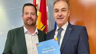 Fischereimeister Martin Heissenberger und Landesrat Leonhard Schneemann.