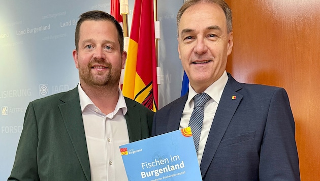 Fischereimeister Martin Heissenberger und Landesrat Leonhard Schneemann.