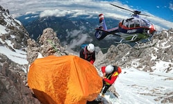 Der Polizeihubschrauber Libelle Tirol holte zuletzt einige überforderte Alpinisten von der ...