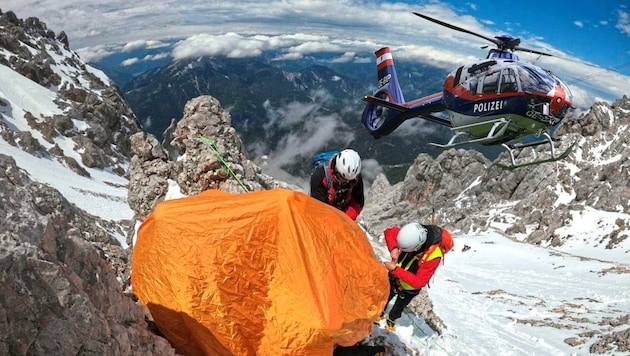 The Libelle Tirol police helicopter recently picked up some overtaxed alpinists from the ...