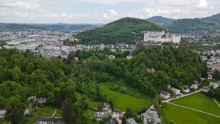Windräder auf den Stadtbergen sind nach den Regierungsplänen bald theoretisch möglich.