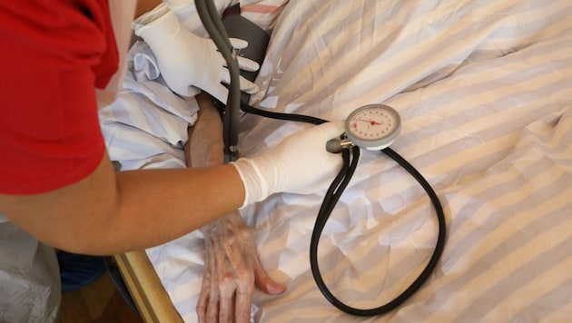 Ganz nach dem Motto „daheim vor stationär“ haben im Vorjahr 27.000 Antrag auf „NÖ Pflege- und ...