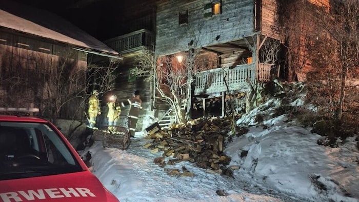 Die Zufahrt zur Almhütte gestaltete sich schwierig.