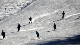 Ein Urlauber wurde im Zillertal beim Skifahren schwer verletzt.