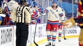 Mika Zibanejad zeigte groß auf.