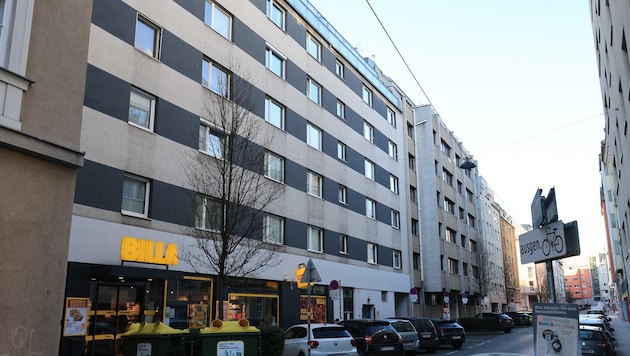 Die 24-Jährige betrat den Supermarkt trotz aufrechten Hausverbots und rastete völlig aus, als ...