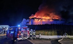 Ein Einfamilienhaus stand lichterloh in Flammen in der Nacht von Freitag auf Samstag.