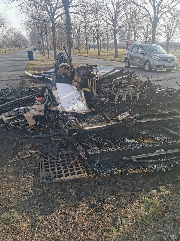 Viel blieb von der Hütte der „Skate Factory“ nicht übrig.