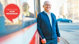 Krone KREATIV/Eva Manhart Der Wiener Walter Hirtler schulte mit 63 Jahren zum Bim-Fahrer um – weil er kein Schmarotzer ...