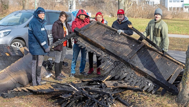 Christian Habesohn (mit roter Kappe) und andere Vereinsmitglieder räumten Anfang des Jahres die ...
