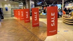 Viele Geschäfte locken auch noch nach Weihnachten mit Rabatten.