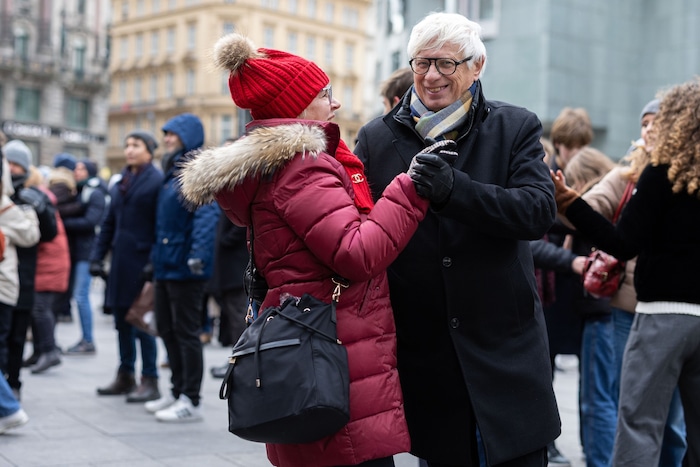 Im Walzerglück vereint: Die Polizei hatte vor allem mit der Regelung des Zustroms zu tun