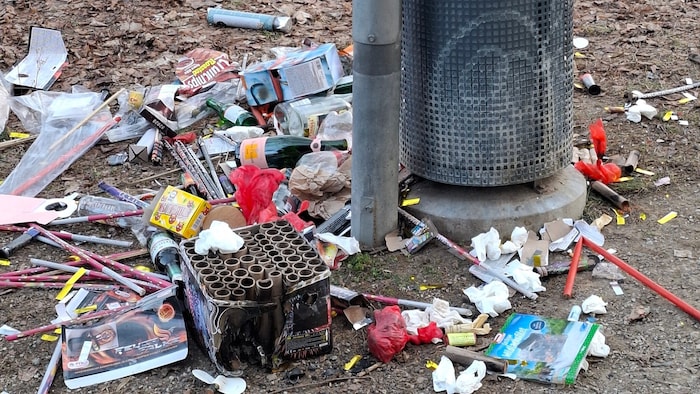 Ein „Müll-Chaos“ hinterließen Unbekannte am Kreuzbergl in Klagenfurt.