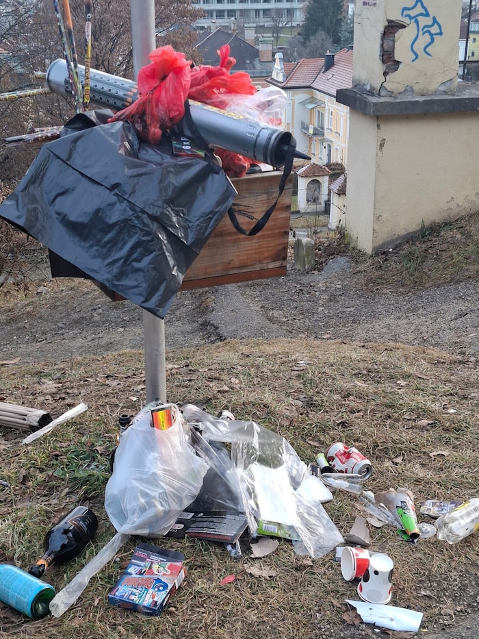 Über achtlos weggeworfenen Müll ärgert sich eine „Krone“-Leserin – und vermutlich noch viele ...