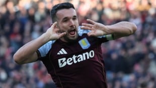 Villa-Mittelfeldler John McGinn freut sich