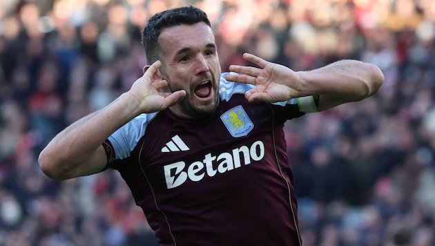 Villa-Mittelfeldler John McGinn freut sich