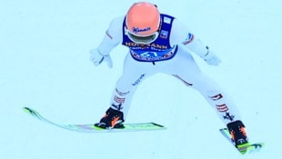 Adler Jan Hörl greift voll an .