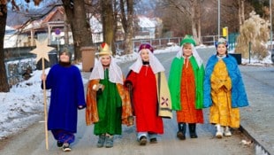 Christian Jauschowetz Jakob, Anja, Hannah, Simon und Elena zogen am Freitag in Lobmingtal von Tür zu Tür.