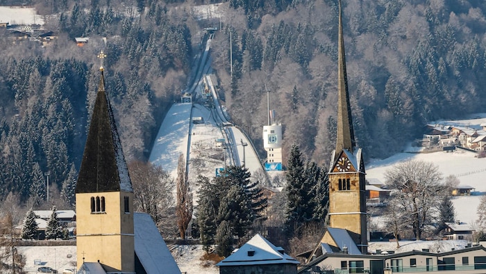 Majestätisch thront die Paul-Außerleitner-Schanze am Laideregg in Bischofshofen.