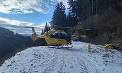 In der Steiermark ist am Freitag ein Mann gerettet worden, der sich bei der Waldarbeit verletzt ...