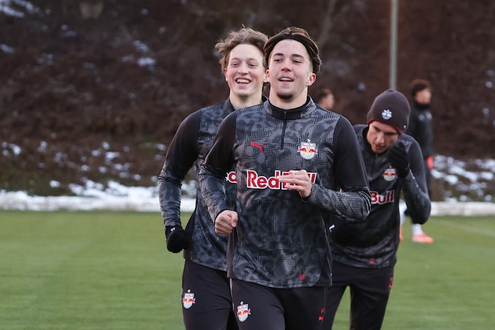 Gute Laune bei Valentin Sulzbacher und Jannik Schuster (vorne).