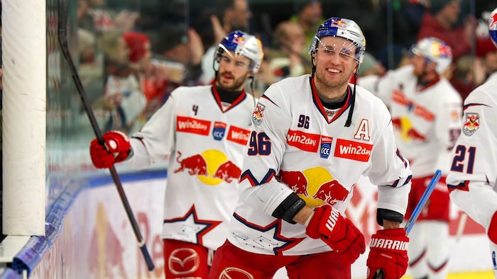 Die Eisbullen (vorne Huber) könnten in Bischofshofen auf Linz treffen.