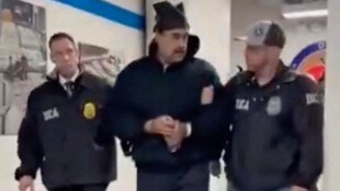 Ein Ex-Staatschef in Handschellen: Das Weiße Haus führte Nicolás Maduro in New York vor.