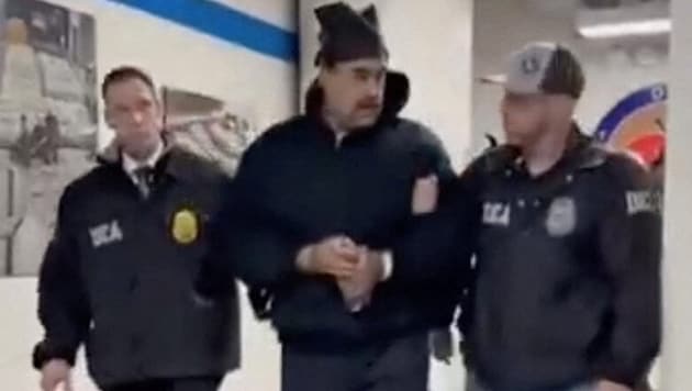 An ex-head of state in handcuffs: The White House paraded Nicolás Maduro in New York.