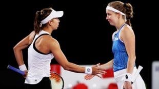 Julia Grabher (l.) und Sinja Kraus treffen beim WTA-Turnier in Auckland in Runde eins ...