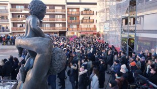 Bei einem Gedenkgottesdienst in Crans-Montana trauerten zahlreiche Menschen um die Opfer der ...