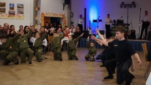 Die Eröffnungspolonaise der FF Rudersdorf im Vorjahr.