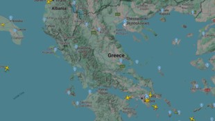 Noch vor wenigen Stunden war der Himmel über Griechenland ungewohnt leer.