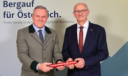 Steiermarks LH Mario Kunasek (FPÖ, li.) übergab das Zepter an Tirols LH Anton Mattle (ÖVP).