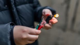 Der Zehnjährige erlitt schwere Handverletzungen durch die Explosion (Symbolbild).