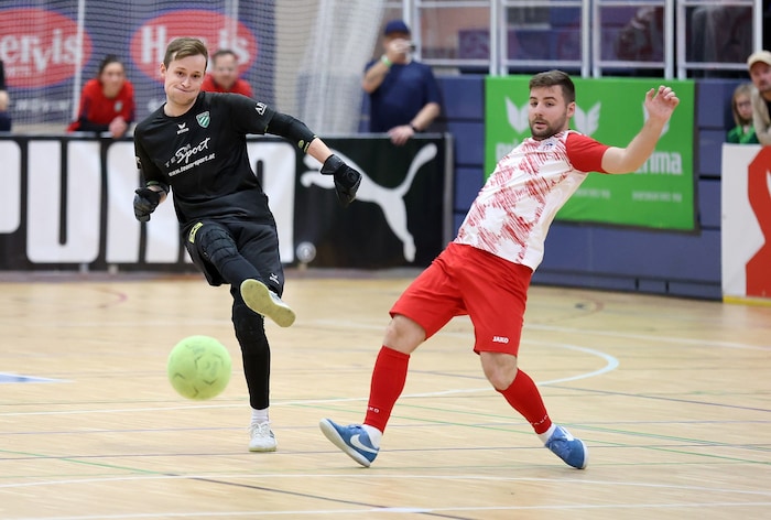 Croatia Salzburg (re.) wäre sportlich mit Wals-Grünau in die Zwischenrunde aufgestiegen.