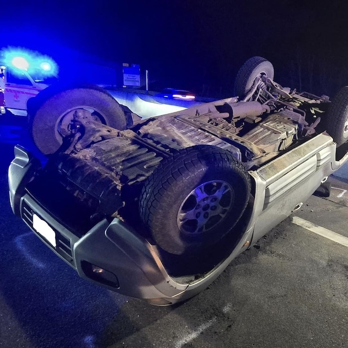 Der Wagen kam auf dem Dach zu liegen.