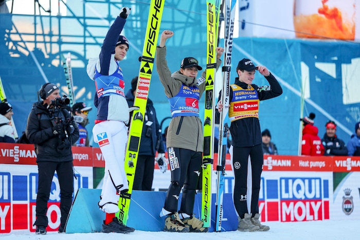The podium in Innsbruck: Ren Nikaido (middle) won, ahead of Domen Prevc (right) and Stephan ...